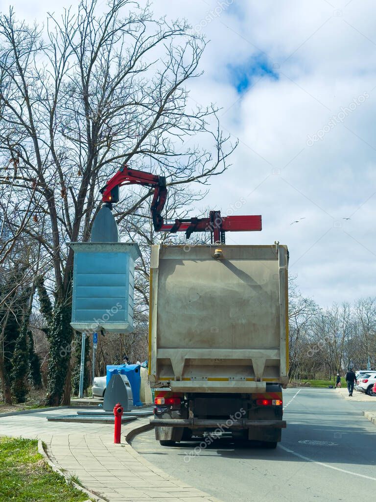 Mantenimiento del arbolado en una comunidad de vecinos de Madrid